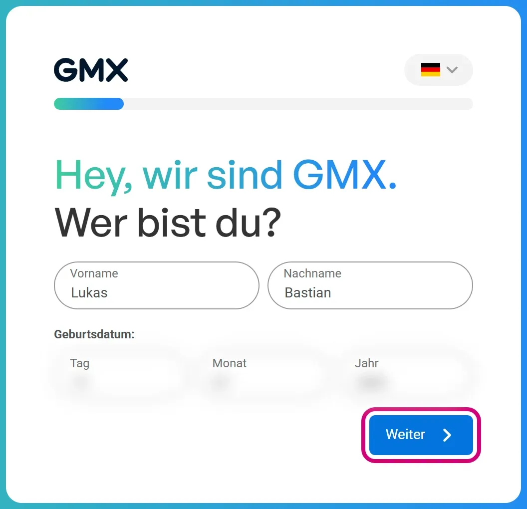 Das Formular „Wer bist du?“ mit Feldern für Vorname, Nachname und Geburtsdatum. Das Geburtsdatum ist im Bild unkenntlich gemacht, „Weiter“ ist markiert.