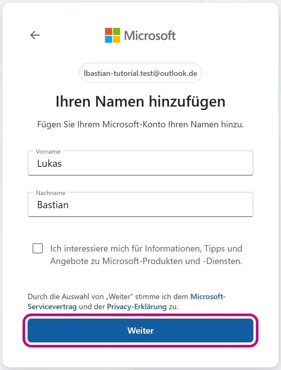 Die Seite „Ihren Namen hinzufügen“ mit Vor- und Nachname und einem leeren Kästchen für Werbe-Mails. „Weiter“ ist markiert.